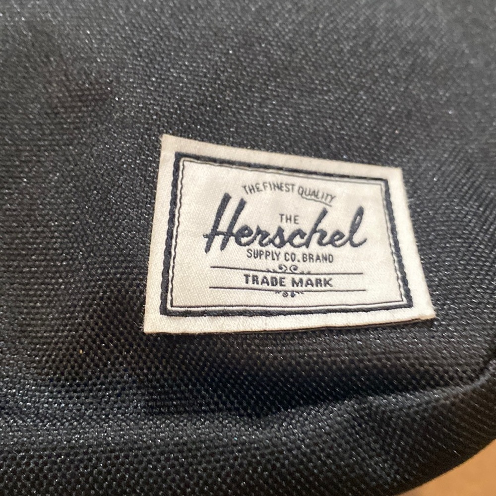 Hershel’s cross body Fanny pack black lined